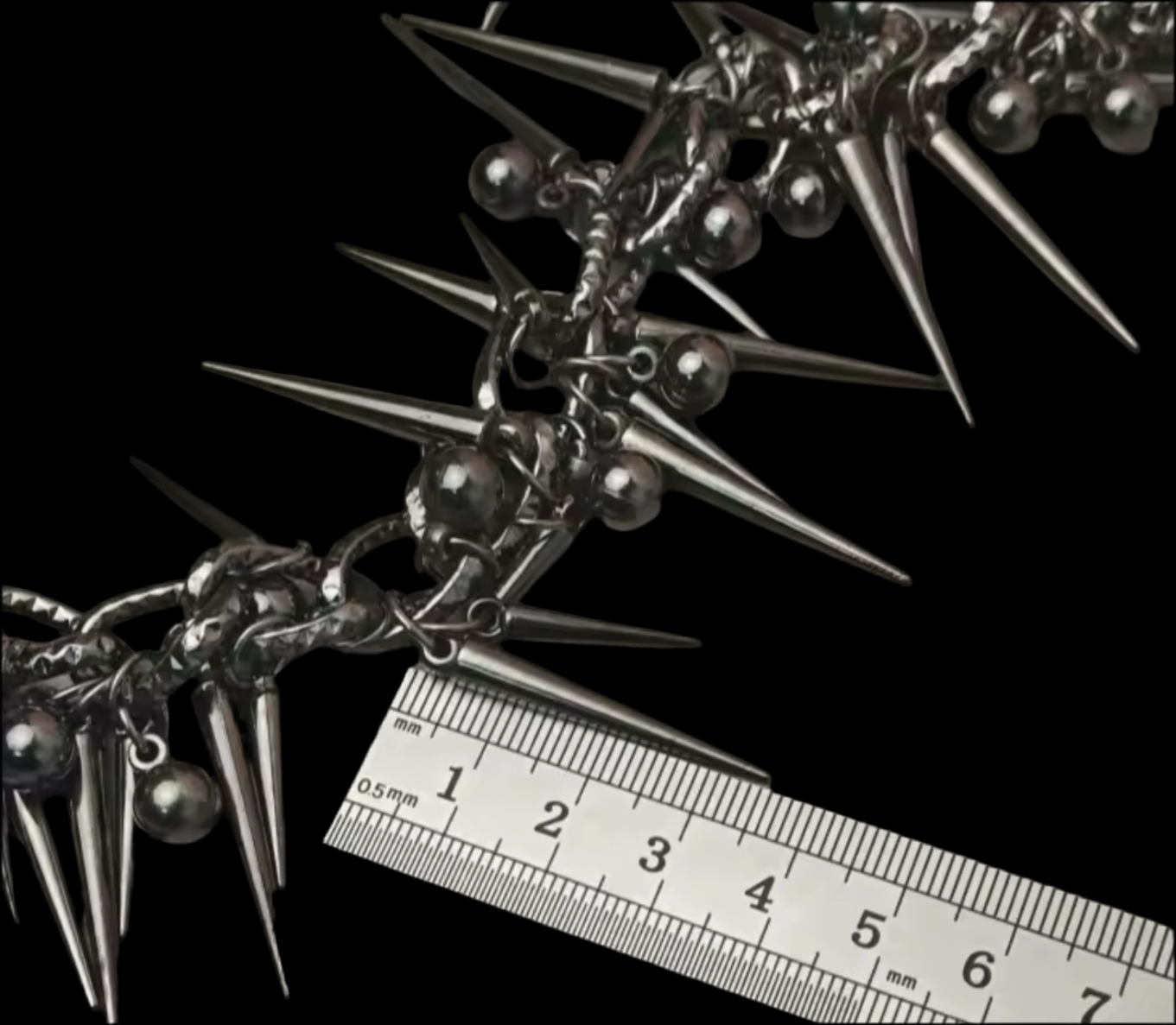 SPIKE CHAIN